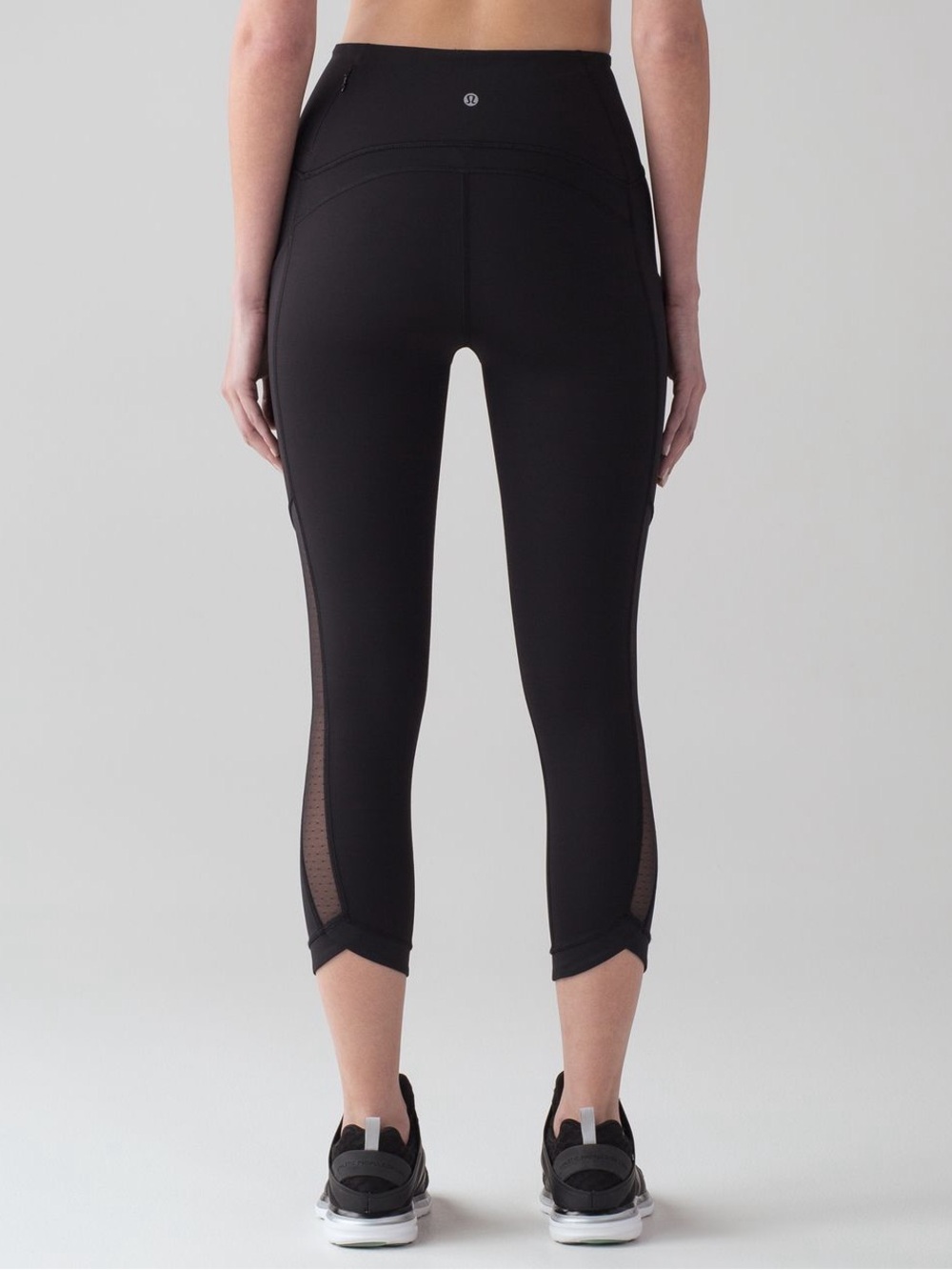 Lululemon Sole Training Crop
Black Ankle Crop Leggings w/ Mesh Panels Size 4